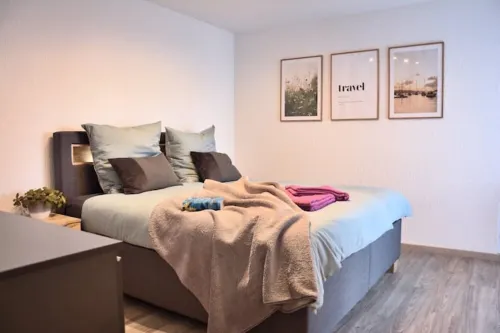 Beautiful, modern apartment by the lake, relax, let go & unwind