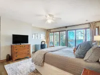 Ultimate Family Lakehouse- wide water views! Hotels in Stanly County