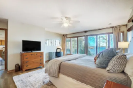 Ultimate Family Lakehouse- wide water views!