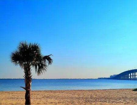 PERFECT LOCATION family friendly, walk to beach, close to casinos