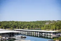 NO STAIRS!  AMAZING LAKE VIEW!  Just two miles from Silver Dollar City!