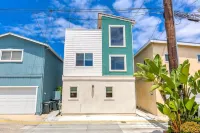Amazing Beach House! Great Roof Deck. 1 block from beach-A/C-Garage Parking