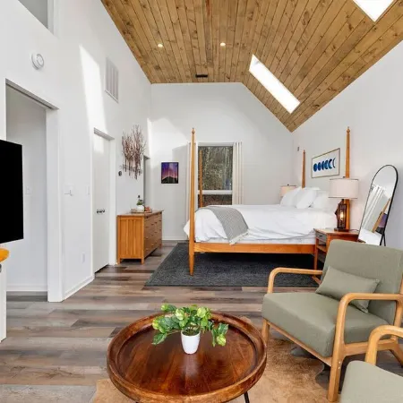 Hot Tub / Bunk Room / EV Charger / King Beds / 3,200 Sqft