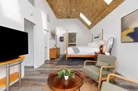 Hot Tub / Bunk Room / EV Charger / King Beds / 3,200 Sqft