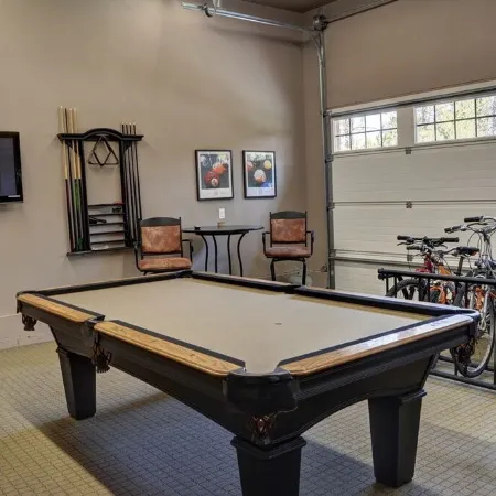 Premier Luxury Home with 6 Br/7 BA, Hot Tub, Game Room, Sharc Passes, A/C