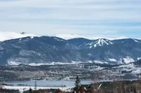 Newly Remodeled Condo Near Slopes, Access to Pool/Hot Tub, 5 Min to Town, Grill!