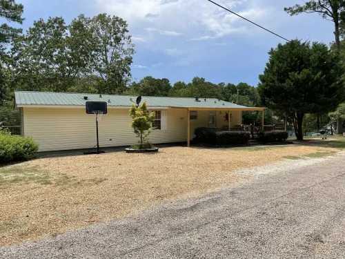 Mid lake, pet friendly 4 bedroom, 3 bath with protected swim area