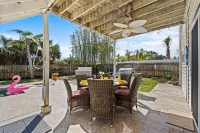 King Suite, Hot Tub, Pool, BBQ Grill, Bikes, Patio, EV Charger, 600 ft 2 Beach!