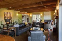 Gorgeous Views, Pool and Hot Tub, 12 mins to HB Plaza Hotels in Sonoma County