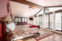 Massive Killington Mountain Lodge - Hot Tub + Sauna + Close to Killington & Pico