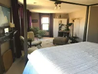 LARGE HOUSE - Perfect for groups! In the middle of WINE COUNTRY - WALK TO TOWN!