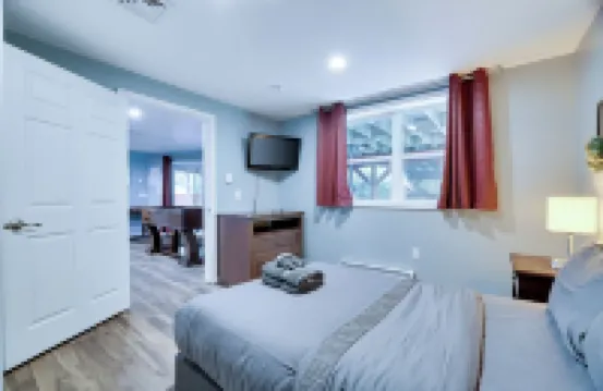 Poconos Retreat Near pools, Lakes,Water parks,Casino and all shoppings,Game room