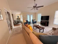 Clover Cottage: Charming 3-bedroom house in delightful Belmont Hotels in South Point