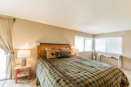 Lake View And Close To Lake Arrowhead Village Отели рядом с достопримечательностью «Библиотека Лейк Арроухед Бранч»