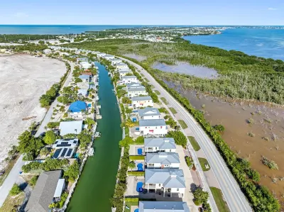 Sombrero Siesta: Heated Pool & Stunning Canal Views Turtle Hospital附近的飯店