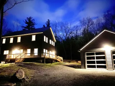 Hudson Valley Evergreen Treehouse