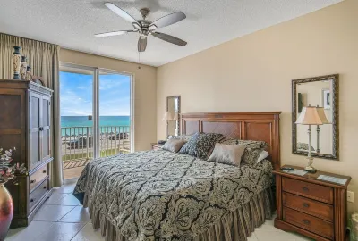 2br 2 bath Deluxe unit with king Beds. Beautiful view of the Gulf of Mexico. Destin Beach Realty 주변 호텔