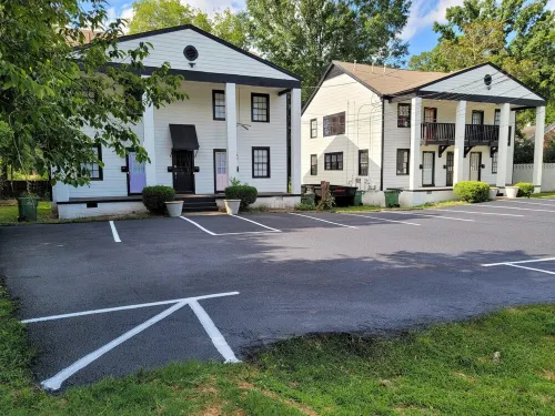 Charming 4 Person Apt in Walkable, Green Area