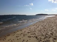 5 Star Accomodations - Less than a mile to Monument Beach