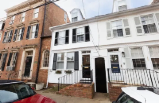 Renovated Row Home in the heart of Downtown Annapolis.Two blocks to everything