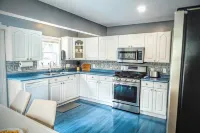 4-bedroom vacation home 8 minutes to Downtown Market