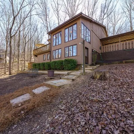 Cozy and serene fishing cabin, Family Traditions,  private dock and lake views.
