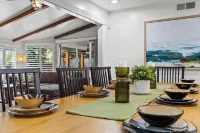 Large 4 Bedroom Home - Pool - Mini Golf - FirePit
