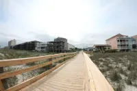 Pet friendly Leeward Cottage: Only a Few Steps to the Beach - 2성급