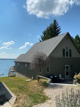 Waterfront Cottage, Large Dock Access, Beautiful Deck Views, Dog Friendly!