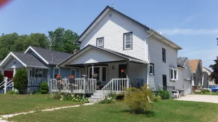 Cozy home near Lake Michigan. Easy drive to Green Bay, Door County & Sheboygan.