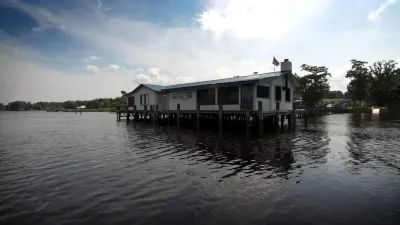 Tahiti Style 5 Star over-Water Bungalow + Lake House Blue + YouTube Video's Pets