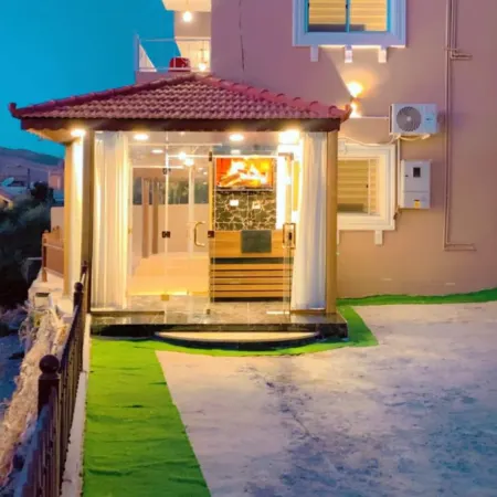 Eighth Wonders Hotel