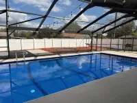 5 BR home with large patio, pool & outdoor family fun - 7 mins to LEGOLAND! Hotel a Cypress Gardens