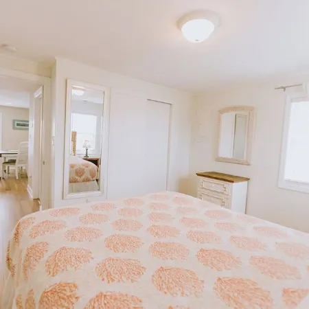 The Nags Head Cottage-Recently renovated in 2025! Walking distance to the beach!