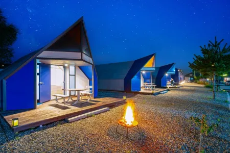 Yangyang the Grand Blue Glamping Отели рядом с достопримечательностью «Uisangdae Pavilion»