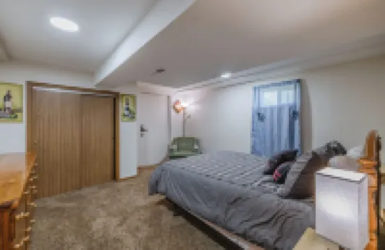 Comfy Country home. Pet friendly, 5 bedrooms, AC, WIFI, just outside Farmington