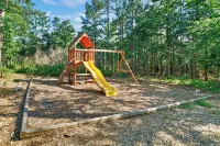 Family Retreat, 3 King Suites, Wine, Playground, Hot Tub, Fire Pit, Private!