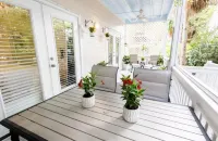 3-bedroom townhome in Key West with fitness room, WiFi
