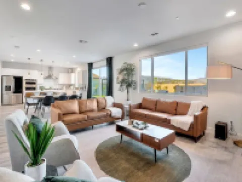 green door · Lux Resort Gem ~ Backyard Pool/Spa ~ Near Festival コーチェラのホテル