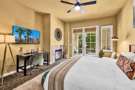 Desert Crown Jewel Studio Retreat in La Quinta #B Отели рядом с достопримечательностью «Библиотека Ла Куинта»