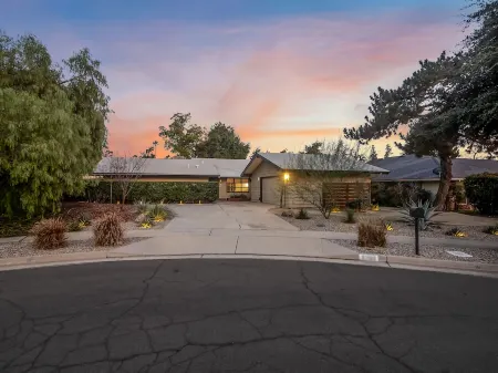 Fresno House|Pool|BBQ|Family-Friendly|Serene 3 Bed/2Bath Отели рядом с достопримечательностью «Deran Koligian Stadium»