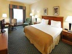 Holiday Inn Express & Suites MAGNOLIA-LAKE COLUMBIA by IHG