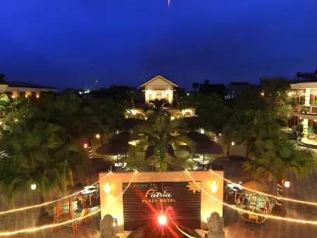 Patria Plaza Hotel Отели в г. Sananwetan
