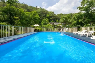 라비에 펜션 새연리조트 가평현리1호점(카라반&글램핑) 주변 호텔