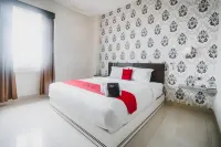 RedDoorz Plus near Universitas Negeri Makassar Hotel di Kecamatan Tamalate