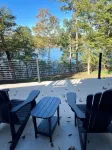 Secluded lakeside retreat with lake view and hot tub. Close to Mammoth Cave.