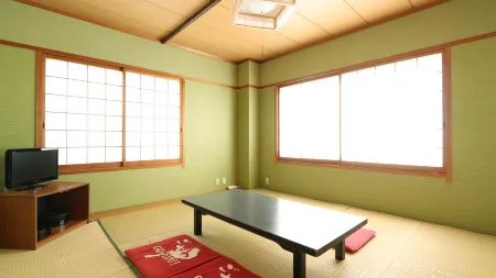 Business Hotel Restaurant Sansui Отели рядом с достопримечательностью «Ruins of Minakuchi Castle ( Minakuchi Castle Museum)»