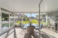 The Villages! 2 Squares!-Pool Access -Free Wifi-All Amenities-Shopping Galore!