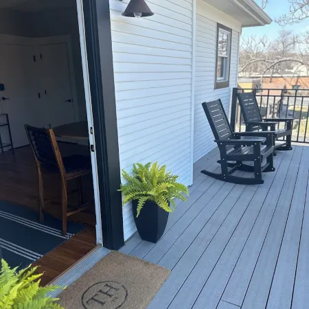 Thompson House #3-Overlooking City Park. Walk to Campus, Aggieville & Downtown