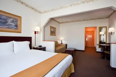 Holiday Inn Express & Suites Hiawassee فنادق في Young Harris